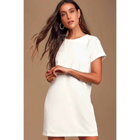 Lulus Dresses & Skirts - Lulus White Short Sleeve Shift Dress Crew‎ Neck Gold Back Zip Small NWT